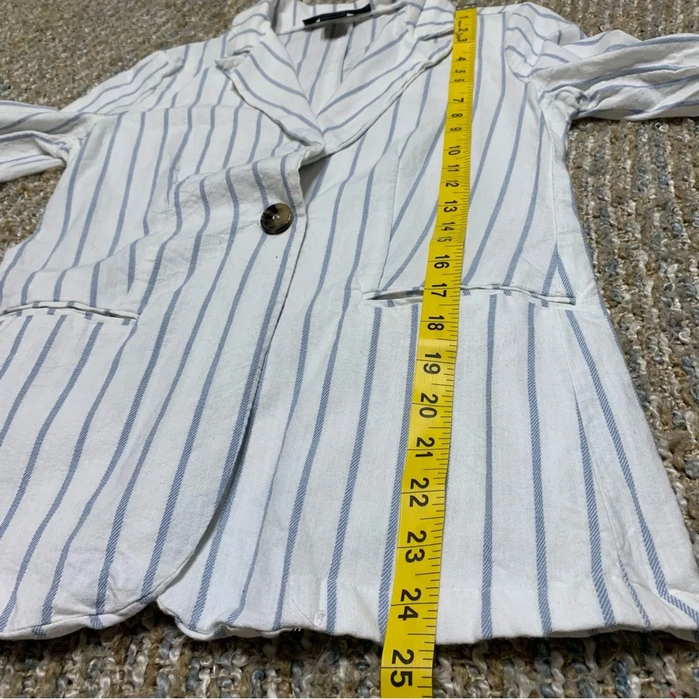 Coco & Shay Women's Small White Blazer Blue Pinstripes Cotton‎ Viscose Preppy